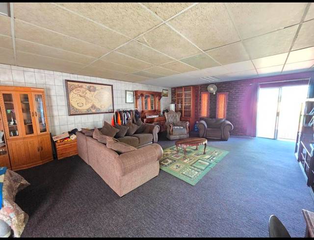 4 BEDROOM HOUSE FOR SALE IN ROTHDENE